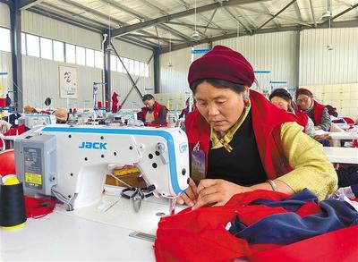 2020年西藏共有61万农牧民群众实现转移就业,劳动创收达到了47.1亿元